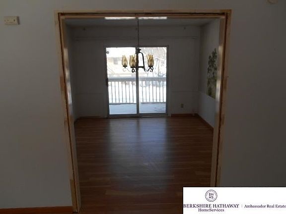 3rd image of 552 S 122nd St