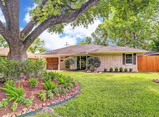 1302 Oak Tree Dr, Houston, TX 77055