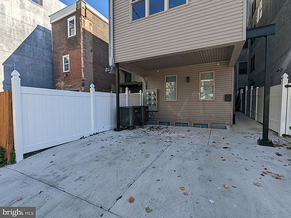 3rd image of 2222 Frankford Ave #4