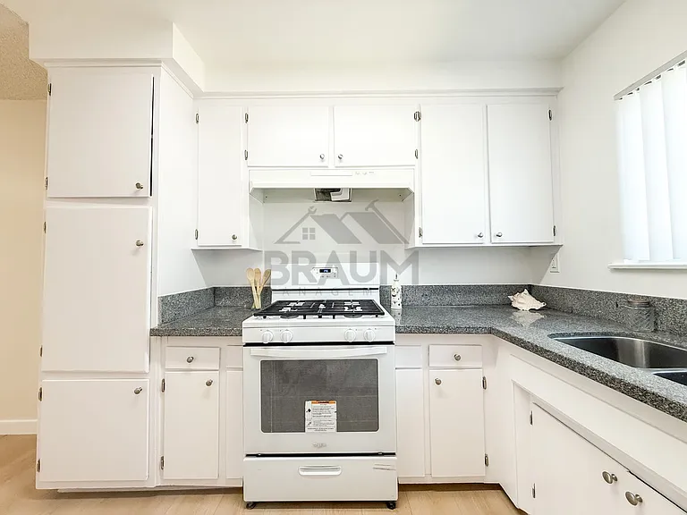 5131 Buffalo Ave — Photo 3