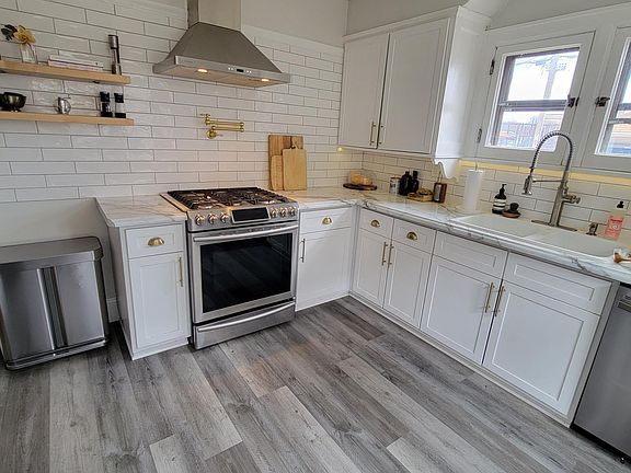 3rd image of 3868 N Morris Blvd