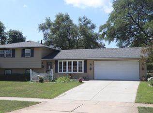 1333 Hartmann Dr, Schaumburg, IL