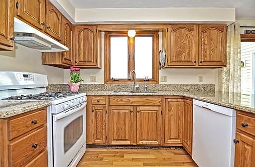 3rd image of 17 Liberty Hill Dr