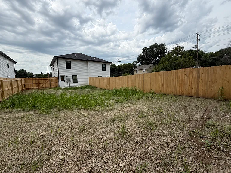 503 Hickman Ave — Photo 12