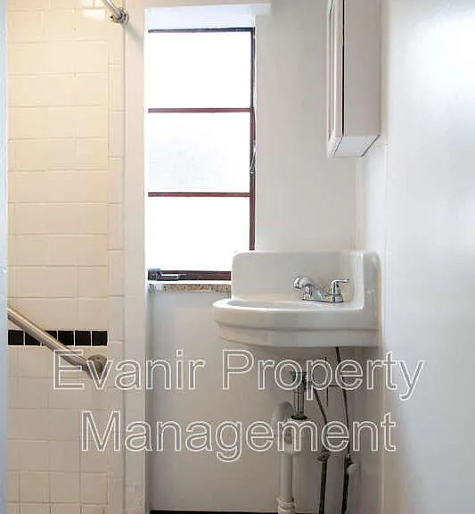 113 Niagara Ave #1 — Photo 5