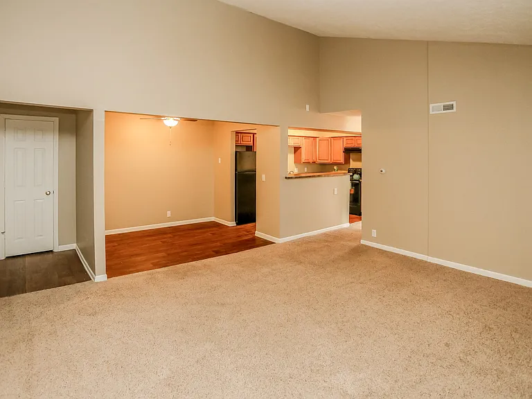 Omaha, NE Evergreen Terrace Apartments | 2 Bedroom | Living