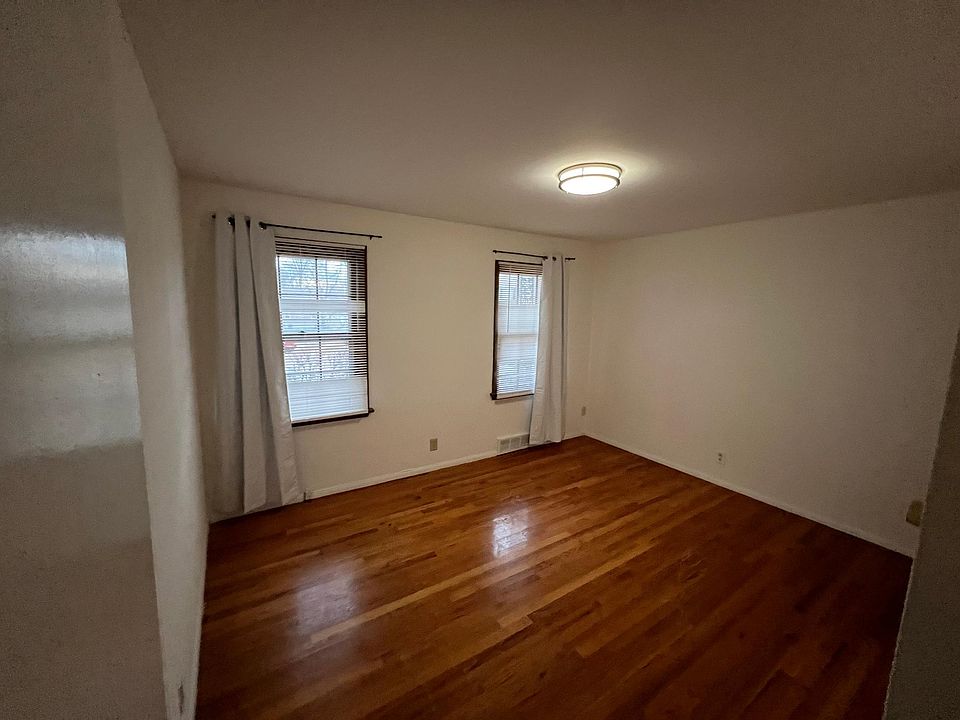 1st image of 608 Thunderbird Ct APT A