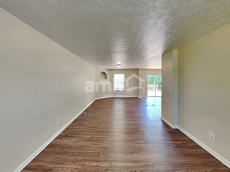 275 Monarch Dr — Photo 6