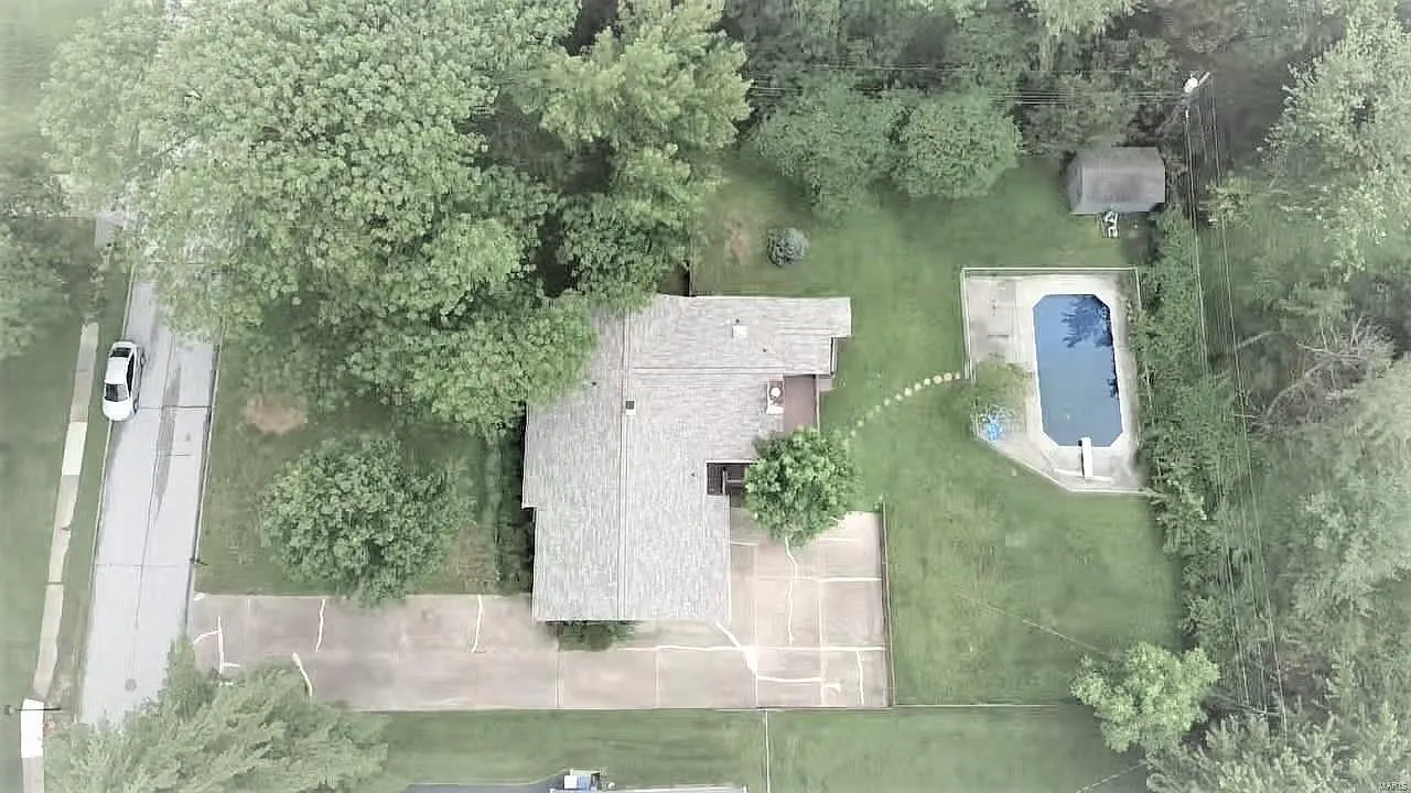 806 Streiff Ln photo 1