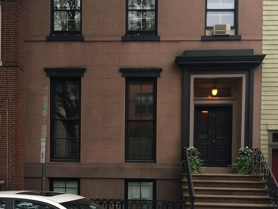 Front Exterior Photo