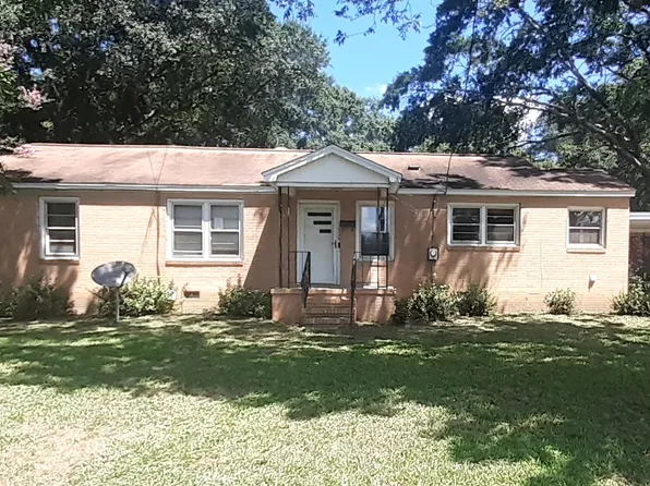 1020 Hickory Dr, Elberton, GA 30635