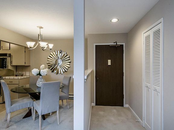 2nd image of 1031 Cherry Ave APT 2