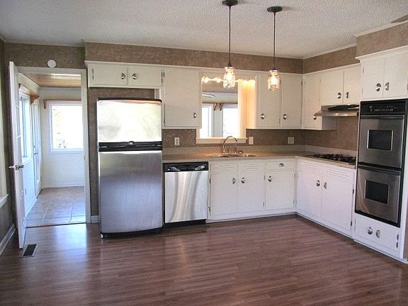 4th image of 724 Lakeway Dr