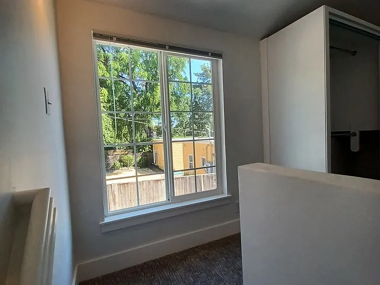 2035-2044 Emerald St — Photo 10