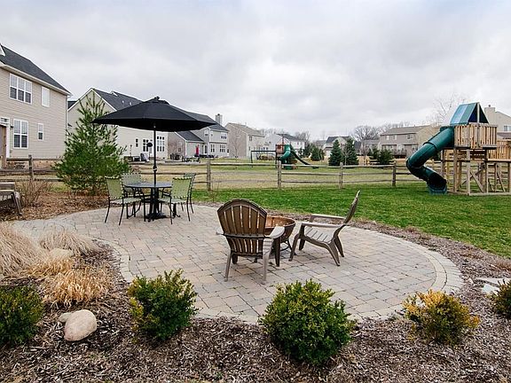 3rd image of 8325 Parkridge Dr