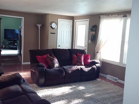 3rd image of 1040 Willard St