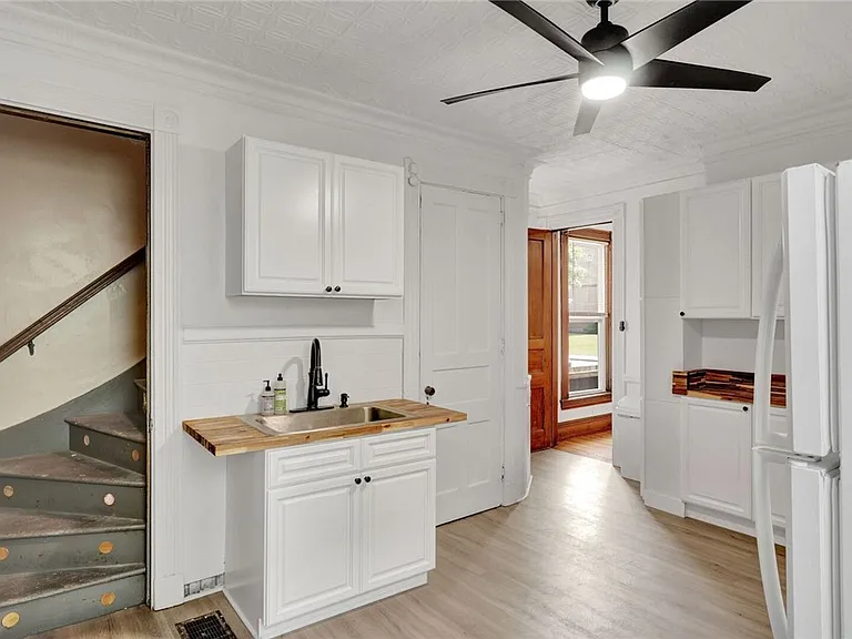 407 Alexander St — Photo 6