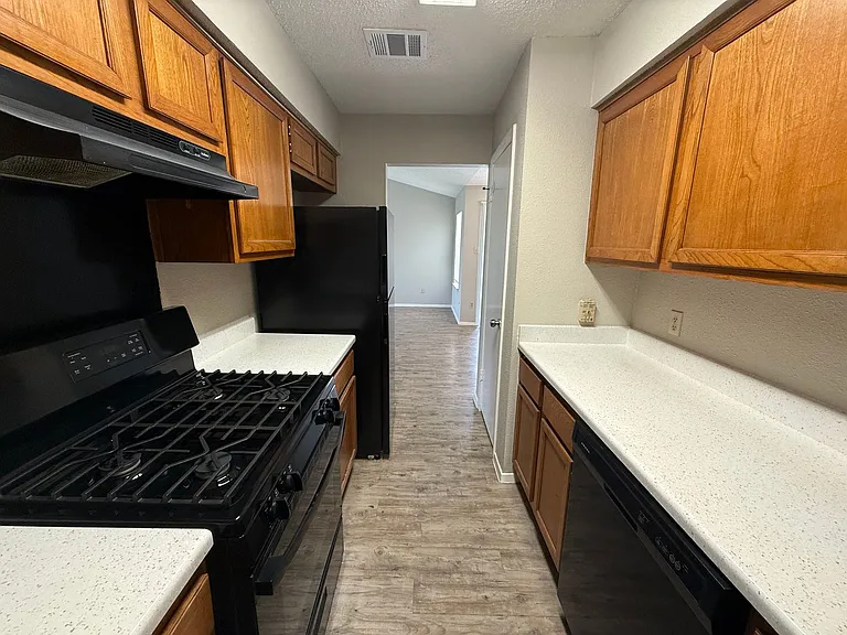 510 Willowbend Cv — Photo 15