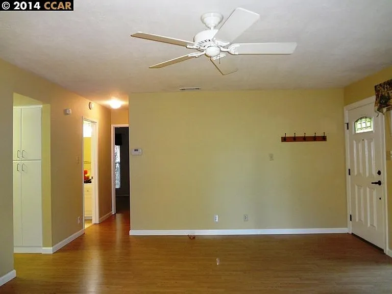 5496 Roundtree Dr — Photo 6