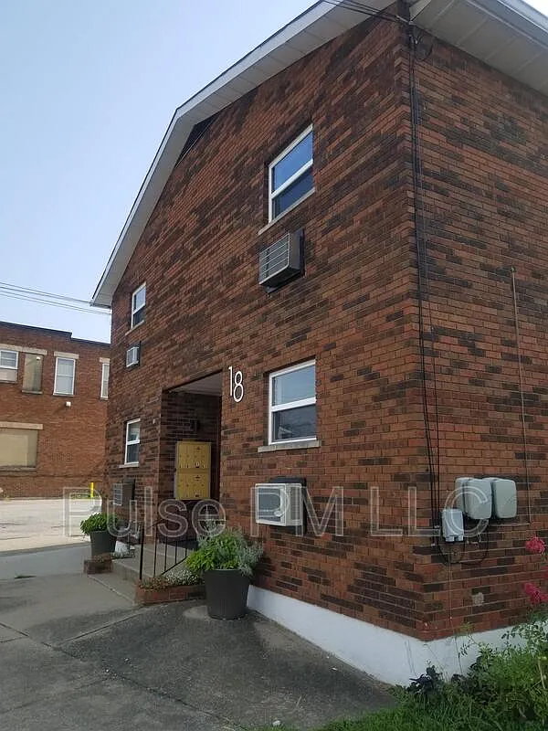 Studio, 1.0 bath, 300 sqft, $800 — Photo 4
