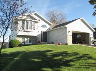 4615 Manor Park Dr NW, Rochester, MN 55901