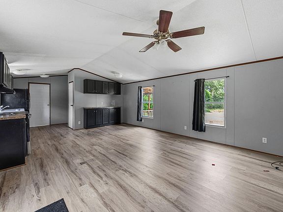 5th image of 539 Virginia St
