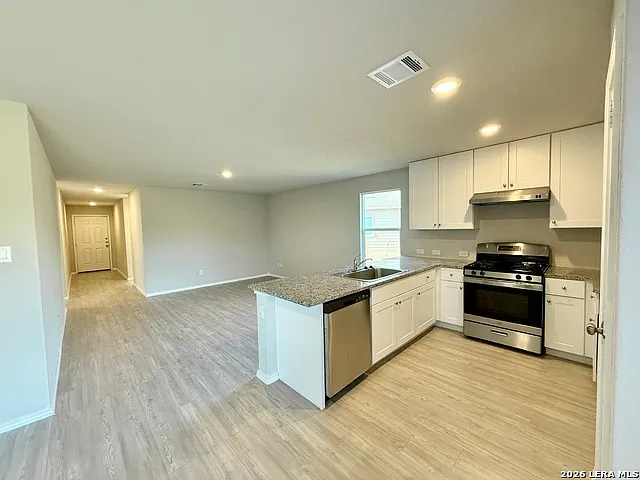 3 bed, 2.0 bath, 1217 sqft, $1,995 — Photo 4