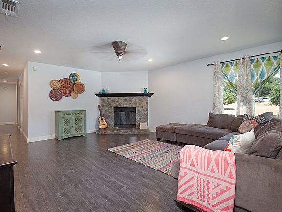 4th image of 1501 W Heald Ave