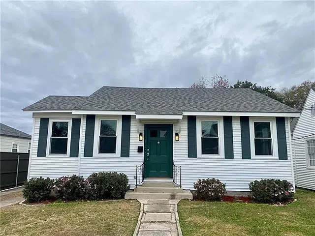 2 bed, 1.0 bath, 1300 sqft, $2,500 — Photo 1