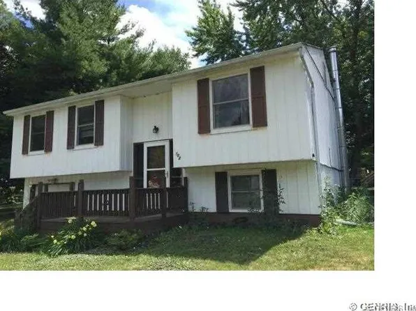 102 Cranberry Dr, Farmington, NY 14425