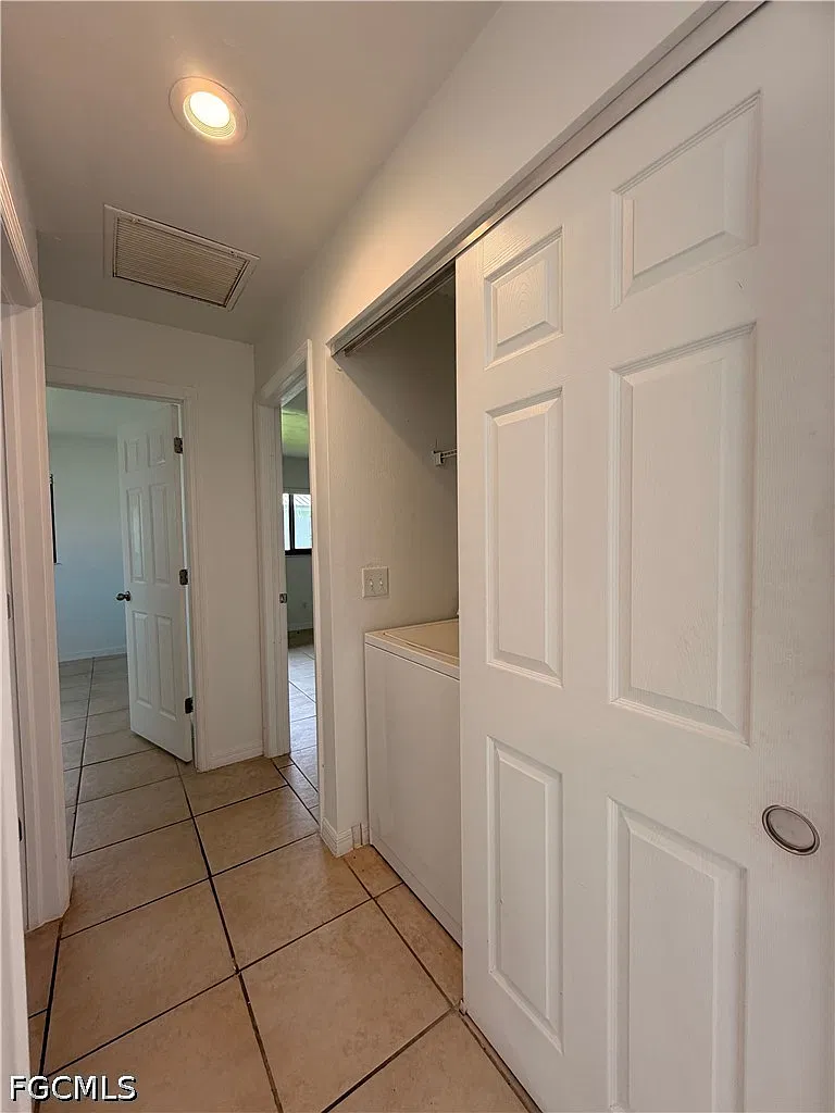 2 bed, 1.0 bath, 834 sqft, $1,200 — Photo 4