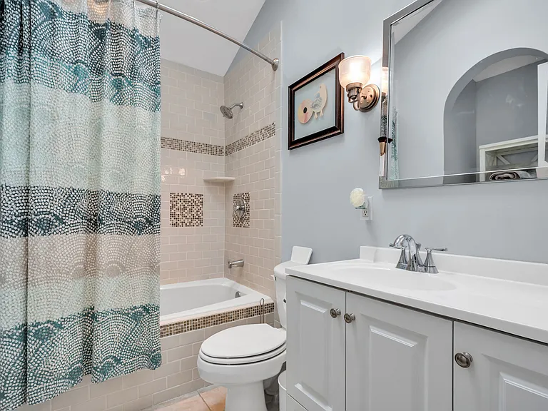 15 Seville Dr — Photo 34