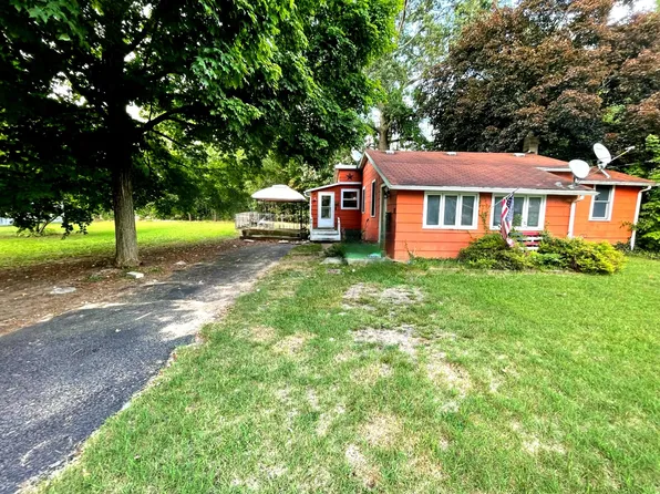 111 Bishop St, Dowagiac, MI 49047