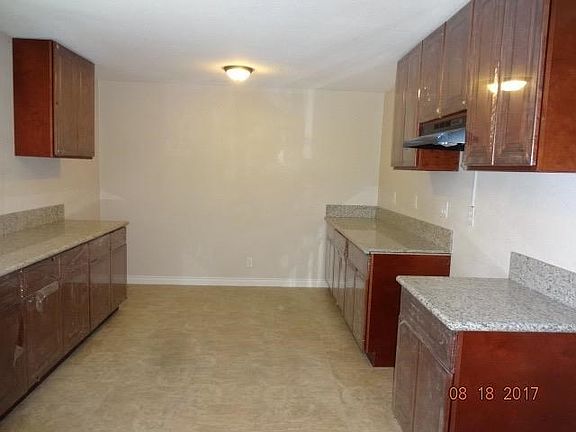 4th image of 1800 Calico Dr