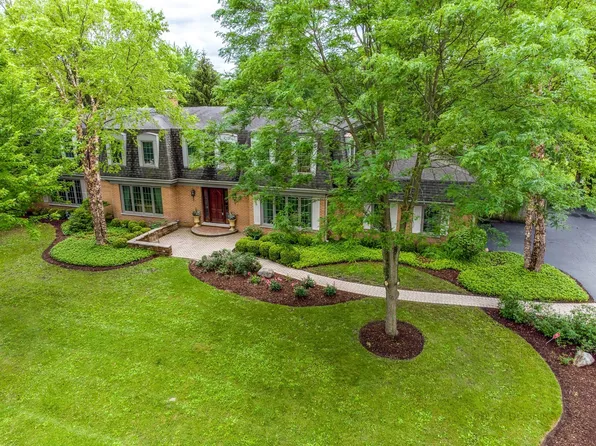 877 Fair Way, Libertyville, IL 60048