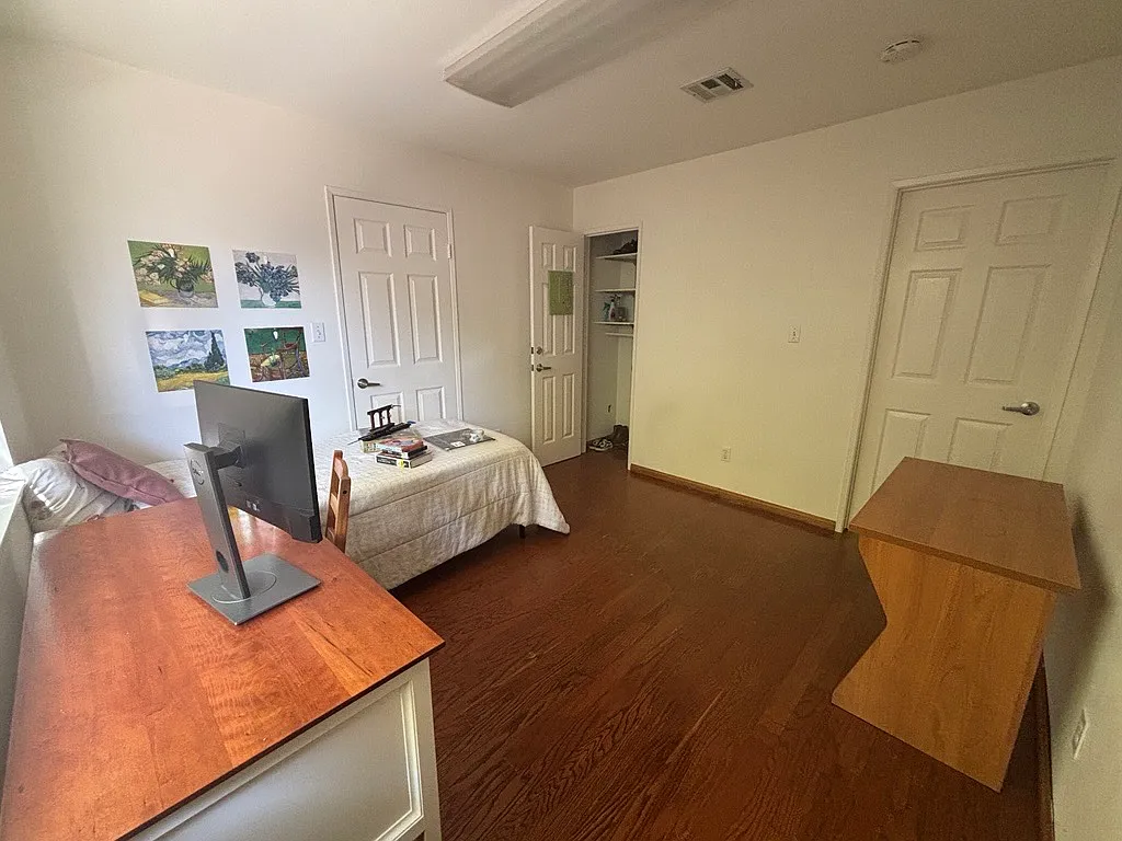 4 bed, 1600 sqft, $1,300 — Photo 2