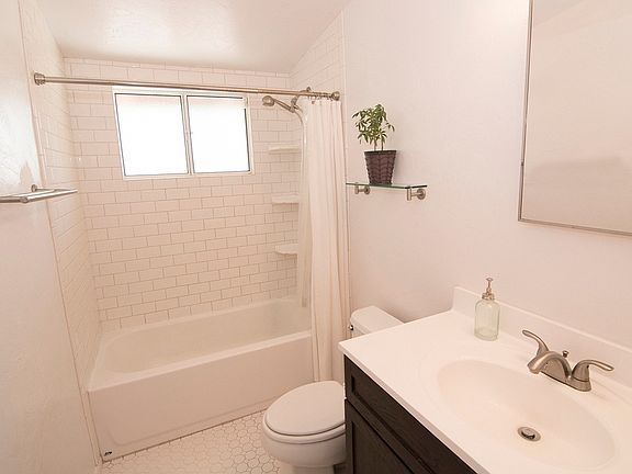 Front Bath- photo 1