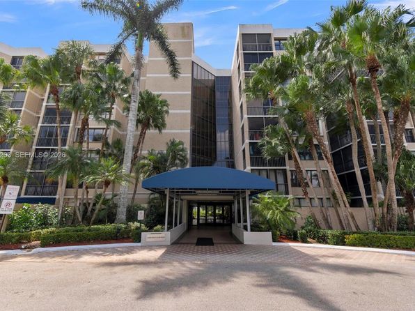 16300 Golf Club Rd APT 401