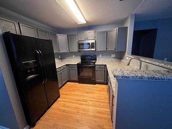 Granite counter tops and dual sink