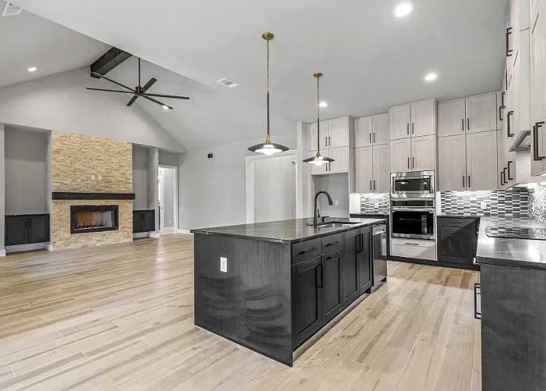 5 bed, 2858 sqft, $4,500 — Photo 3