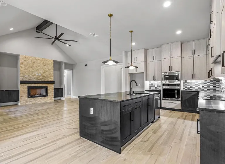 1064 Glenoaks Dr — Photo 3