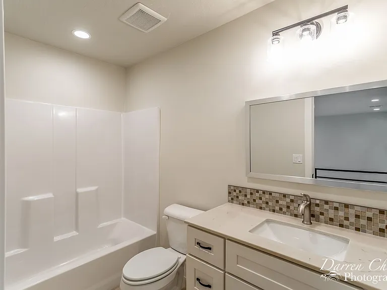 134 N 240 E — Photo 35