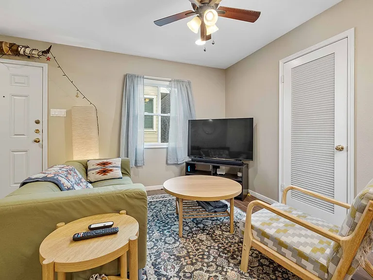 3822 Ridgelea Dr #B — Photo 3