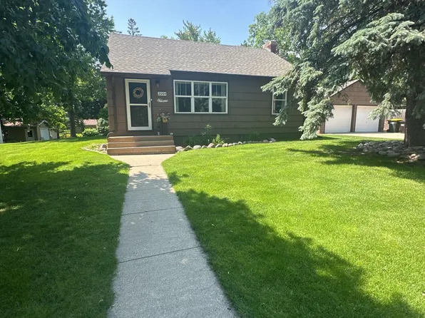 2004 7th St SW, Willmar, MN 56201