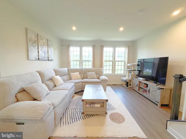 19536 Montgomery Village Ave, Montgomery Village, MD 20886