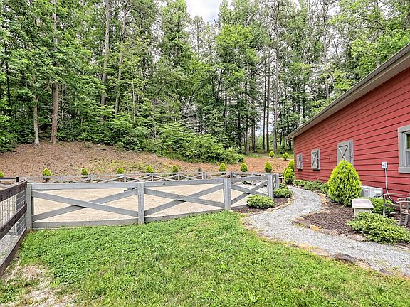 113th image of 3622 Sandy Ford Rd