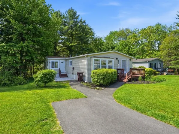 6 Evergreen Cir, Rockland, MA 02370