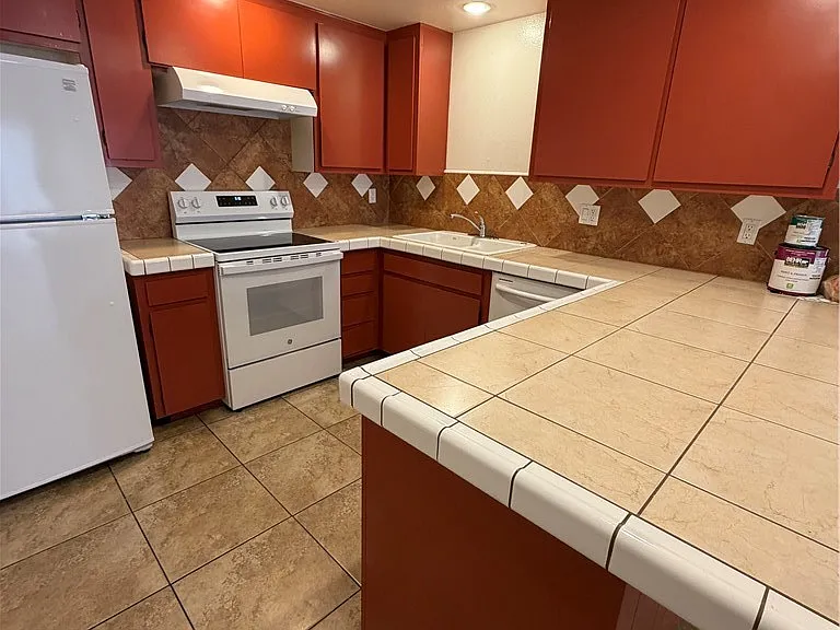 2700 N Brea Blvd #7 — Photo 5