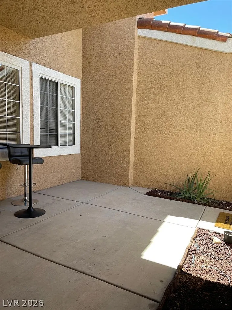 2 bed, 2.0 bath, 1082 sqft, $1,895 — Photo 2
