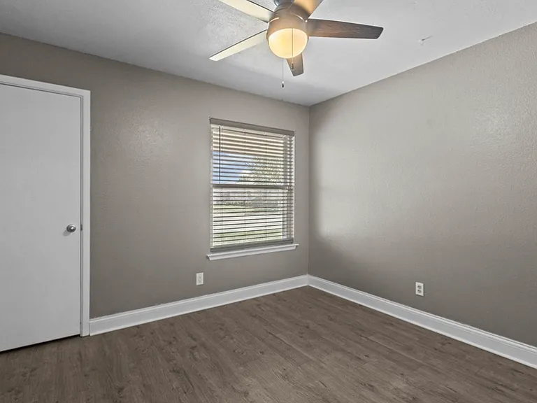 5116 Canadian Ave — Photo 4